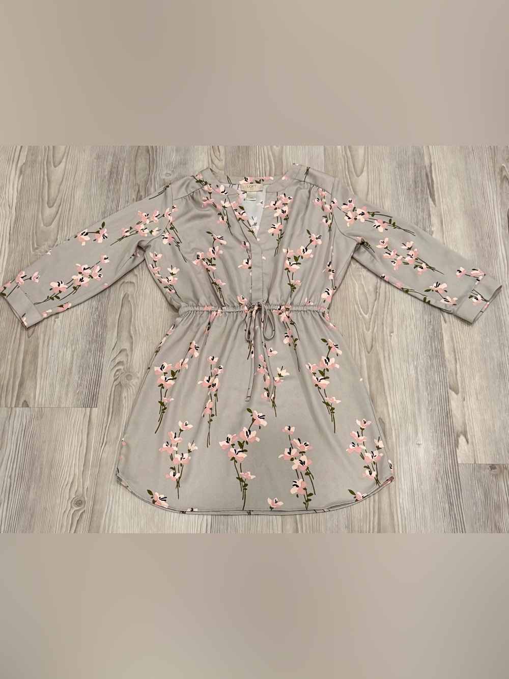 ANN TAYLOR LOFT. Women’s Dress XS Petite. Gray w/ pink floral. Elastic waist GUC
